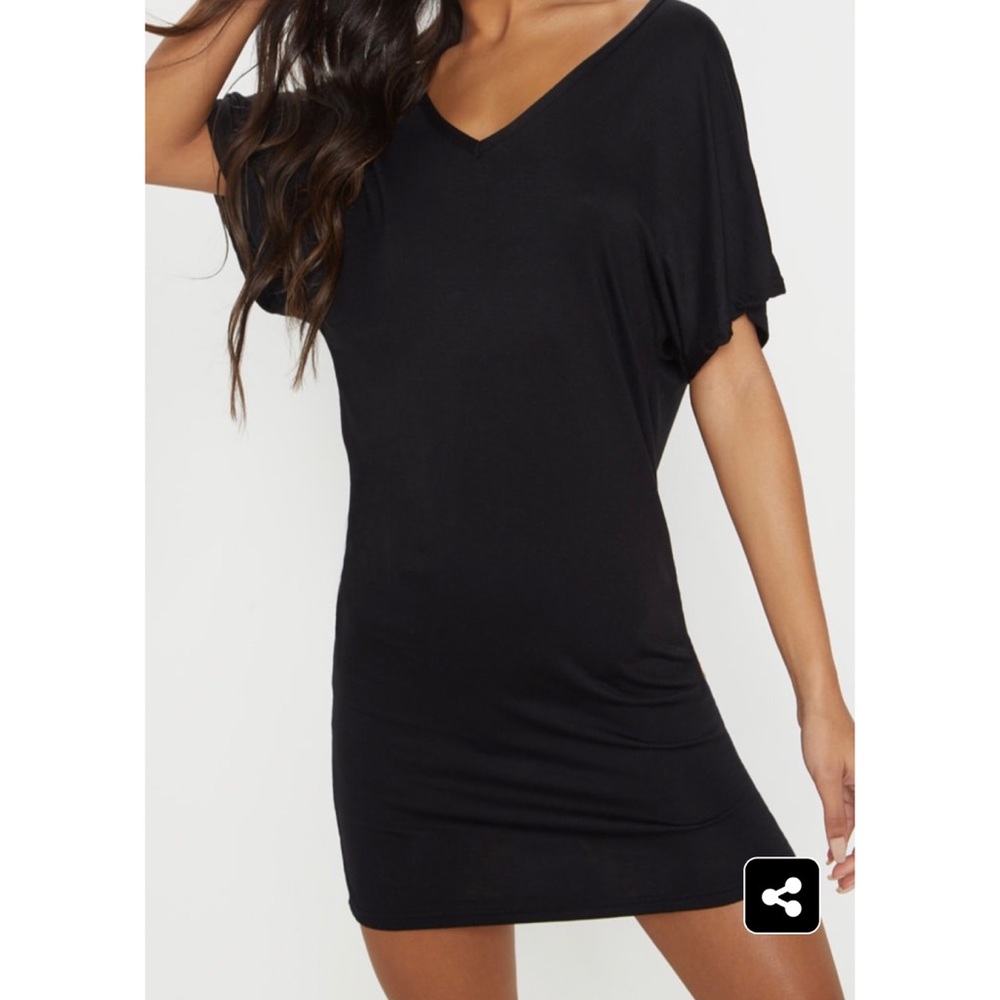 PrettyLittleThing Black v-neck t-shirt dress